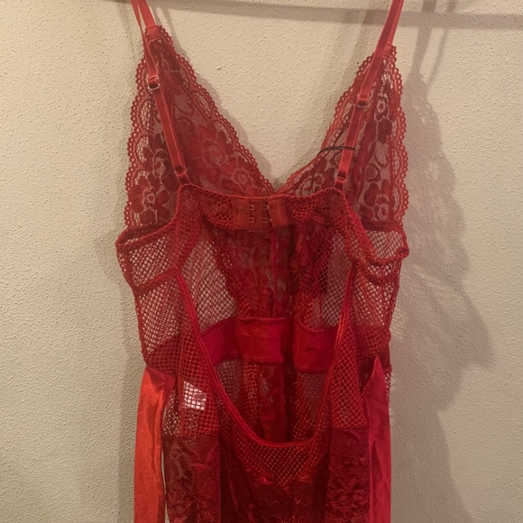 Lingerie - Picture 1 of 2